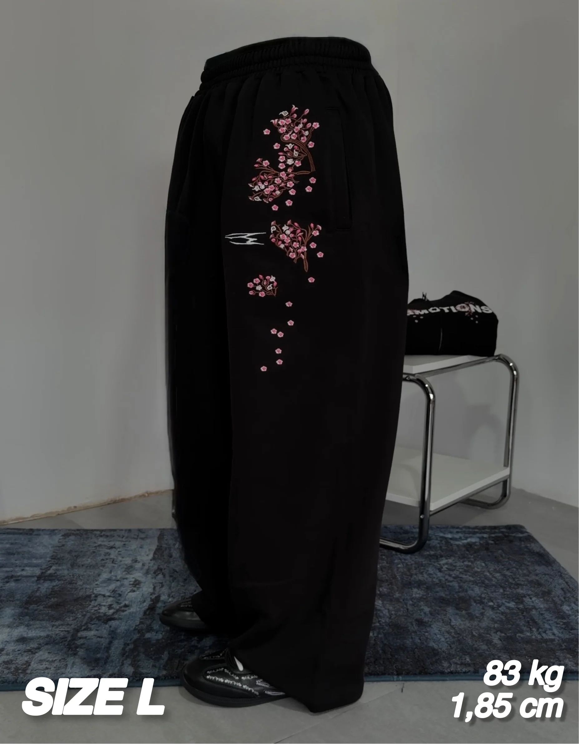 BLOSSOM SWEATPANTS BLACK - Image 3